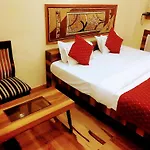 Bhagyashree Guest House 2 Km To Vishwanath Temple, Ganga Ghat Parking Available