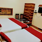 Bhagyashree Guest House 2 Km To Vishwanath Temple, Ganga Ghat Parking Available