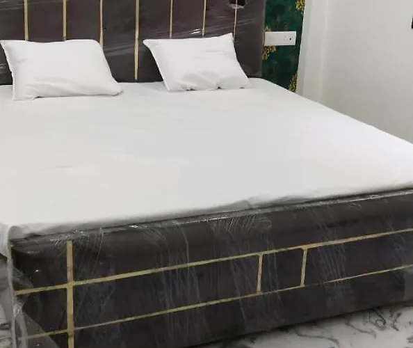 Gayatri Grand Paying Guest House