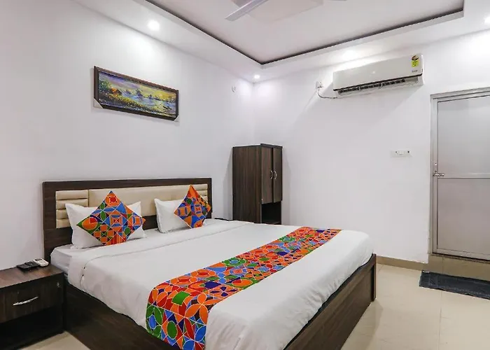 Raj Hotel\'S