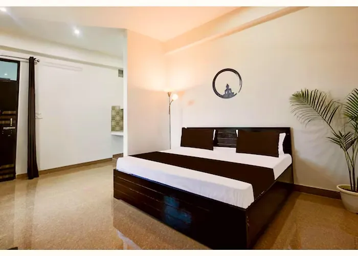 Swimming Pool - Hotel Cv Varanasi Near Kashi Vishwanath Temple - Free Parking And Free Wifi Facilities - Fully Air Conditioning Luxuary Room - A Best Swimming Pool Hotel In Varanasi