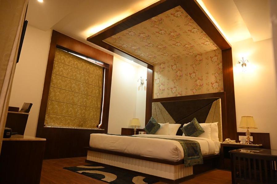 Hotel Square Hotel,varanasi Varanasi