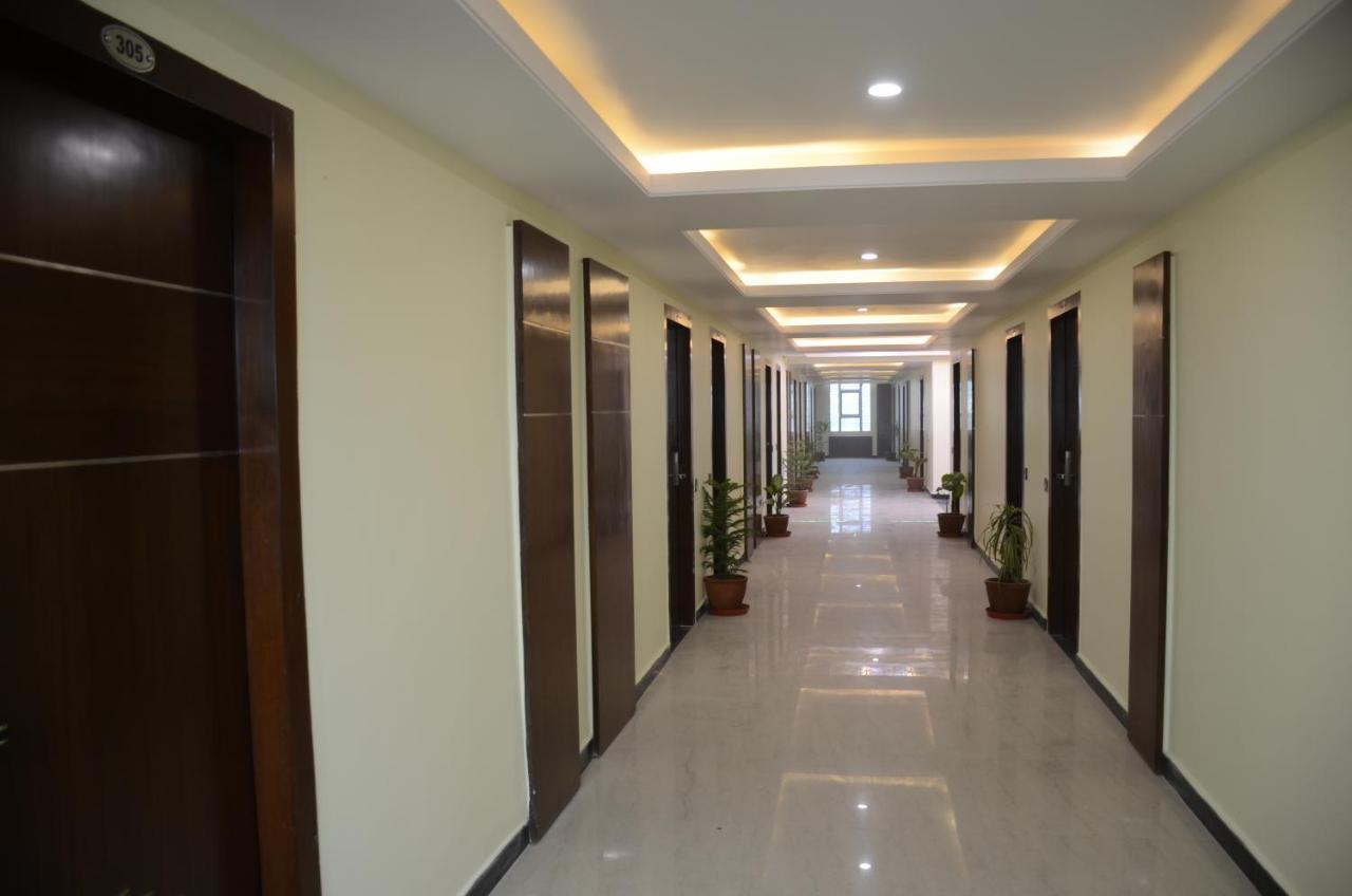 Hotel Puja Residency 3*