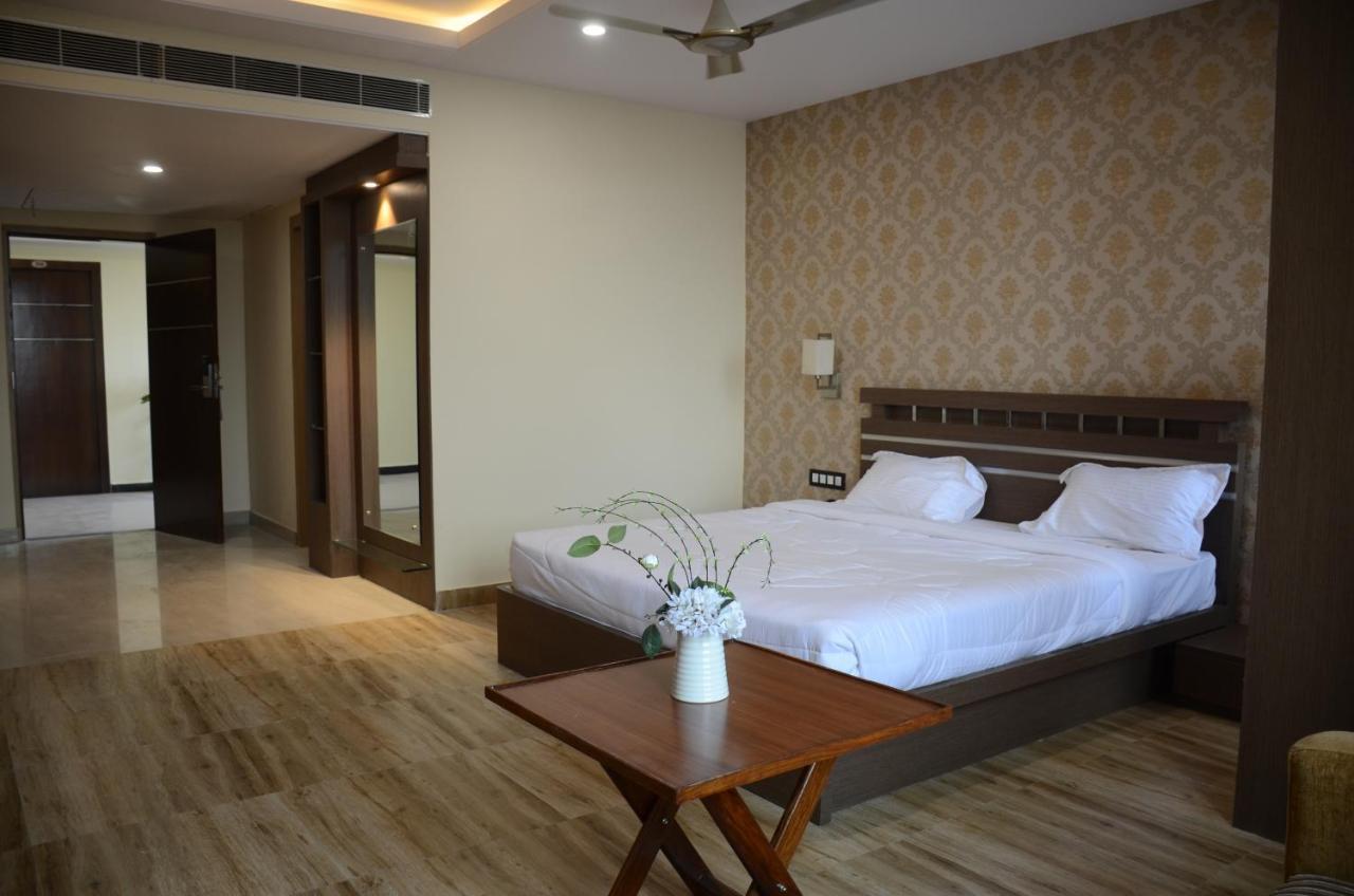 Puja Residency Hotel 3*