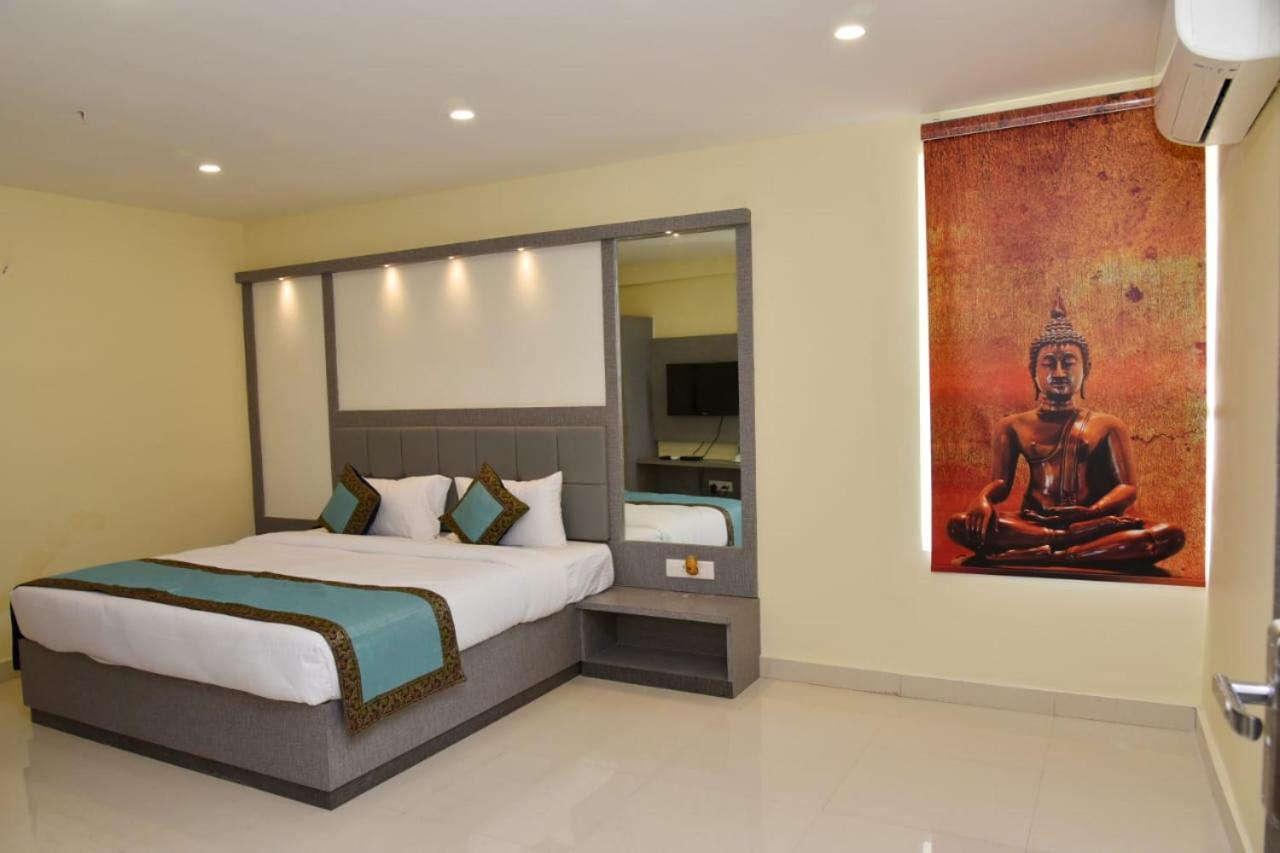 Hotel Tridev Grand Varanasi