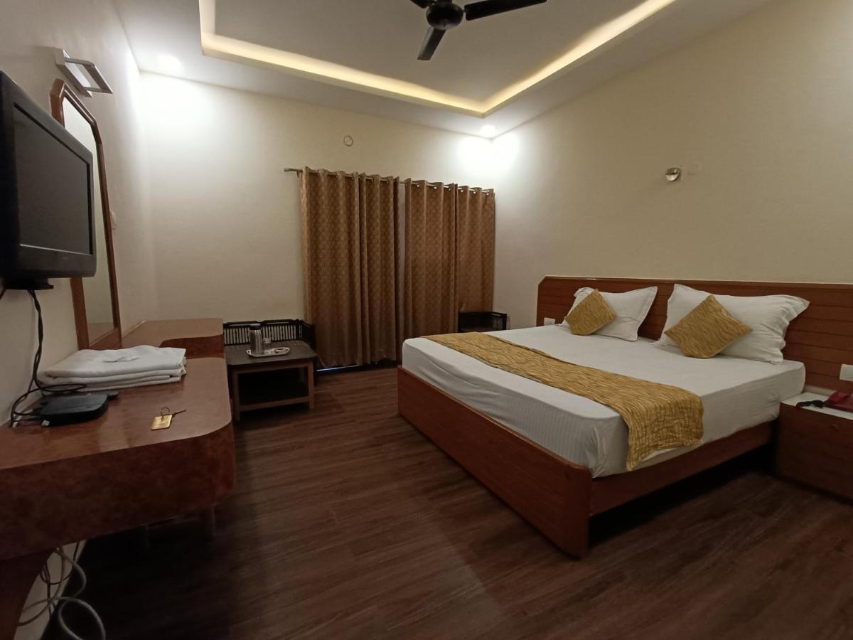 Hotel Padmini International- Sigra 3*