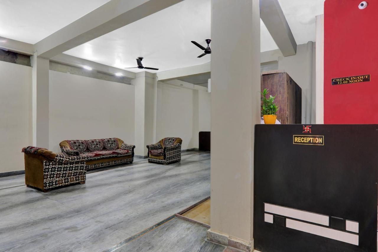 Oyo Flagship 83473 Kp Varanasi