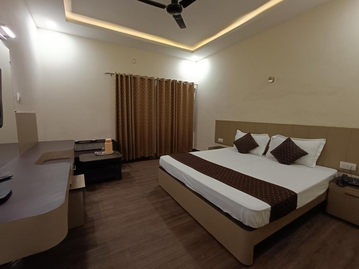 Hotel Padmini International- Sigra 3*