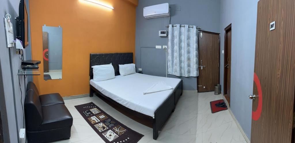 Aparajita Hotel *