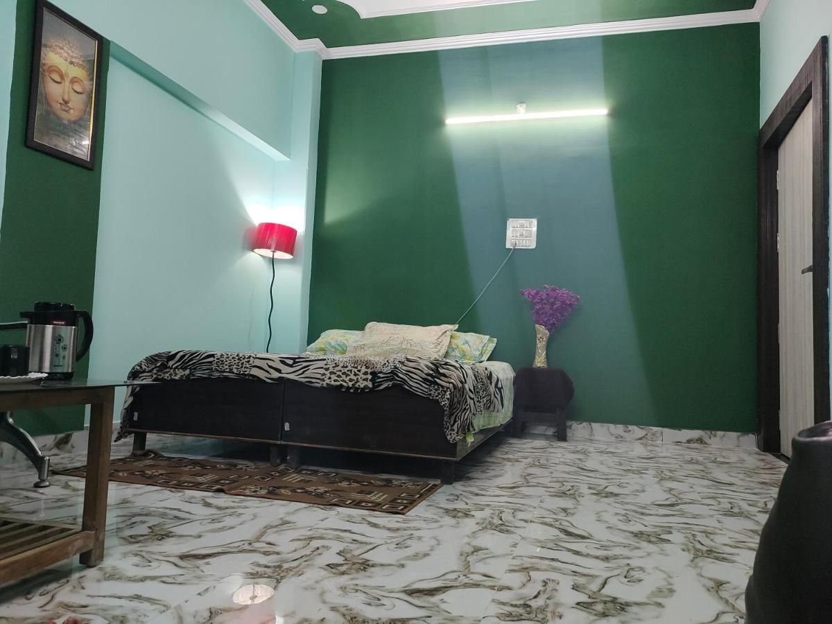 Banarasiya Close To Banaras Railway Station
