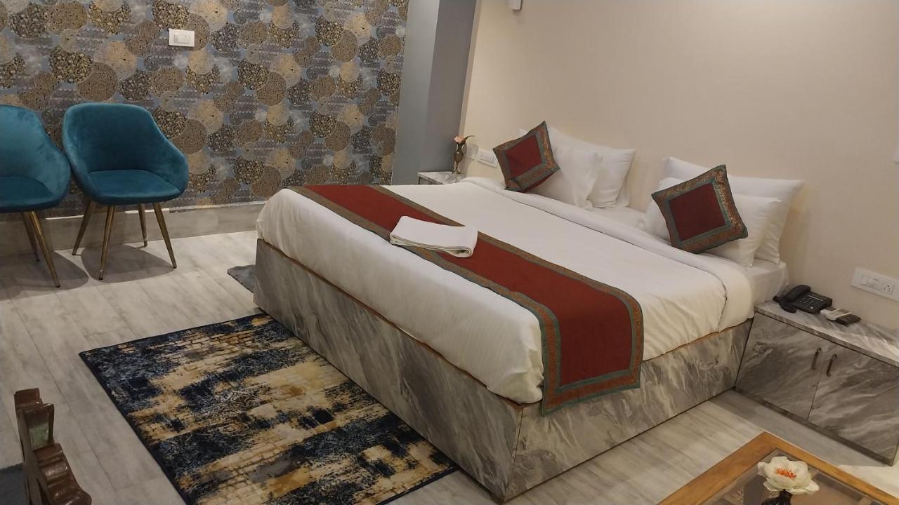 Sarnath International Hotel *