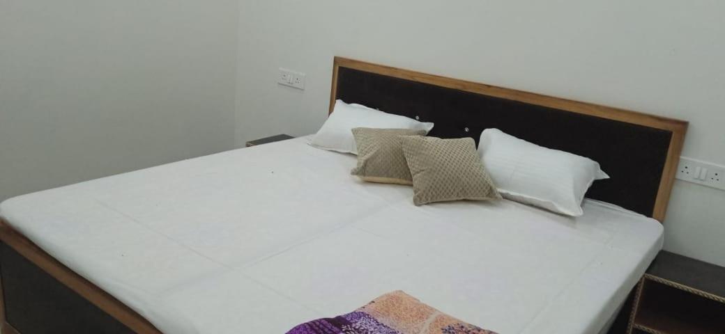 Bhardwaj Darbar Guest house *