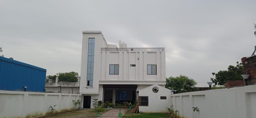 Bhardwaj Darbar Guest house *