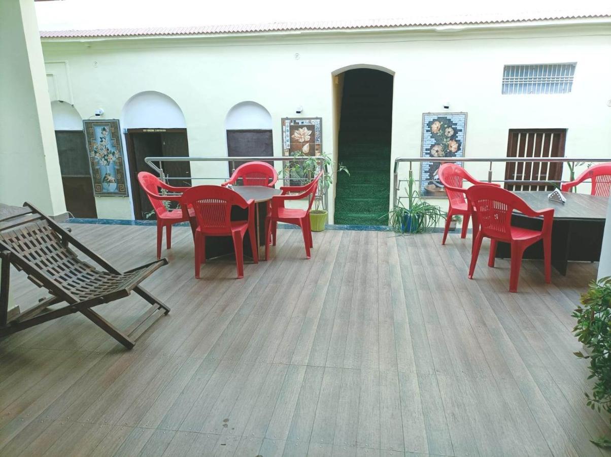 Foreigners Bed & Breakfast Varanasi