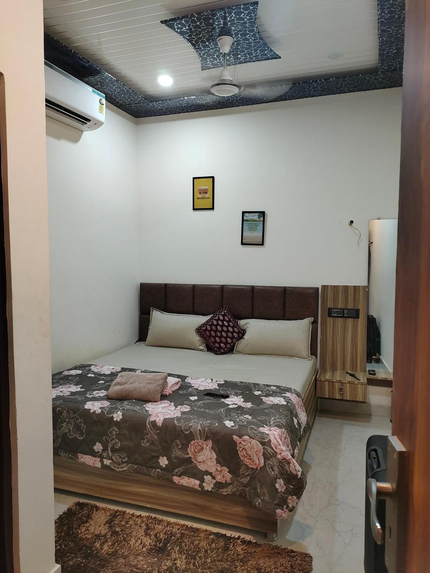Banarasiya Close To Banaras Railway Station Varanasi