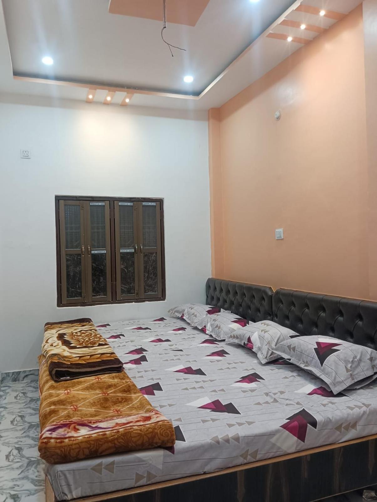 Lakshman Guest house *
