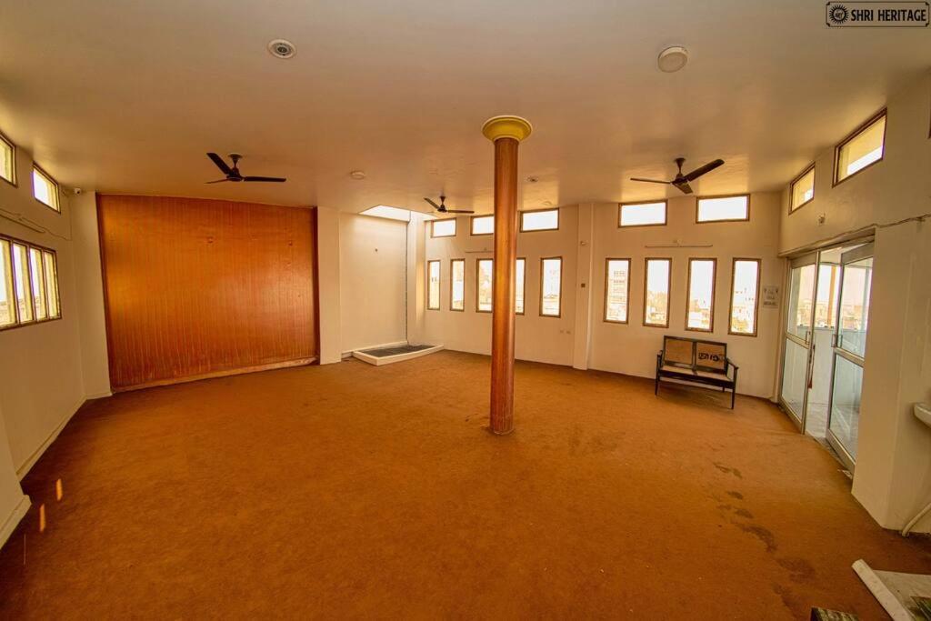 Apartment Shri Heritage - Entire Cozy Floor II At Assi, Varanasi *