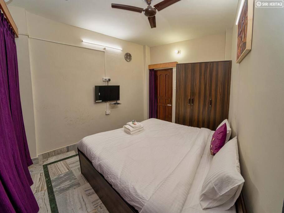 Shri Heritage - Entire Cozy Floor II At Assi, Varanasi Apartment *