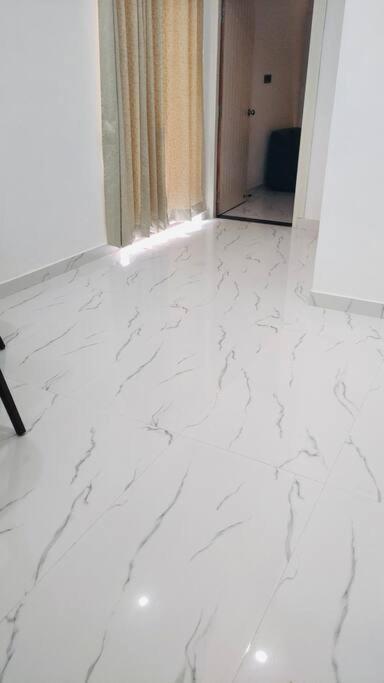 1 Bhk Flat At Kanti With Free Breakfast Near Assi Ghat And Temples -201 Varanasi