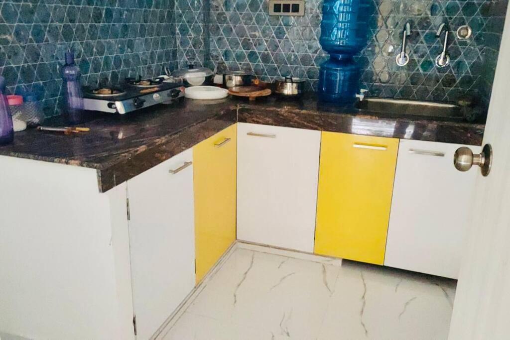 1 Bhk Flat At Kanti With Free Breakfast Near Assi Ghat And Temples -201 Apartment Varanasi