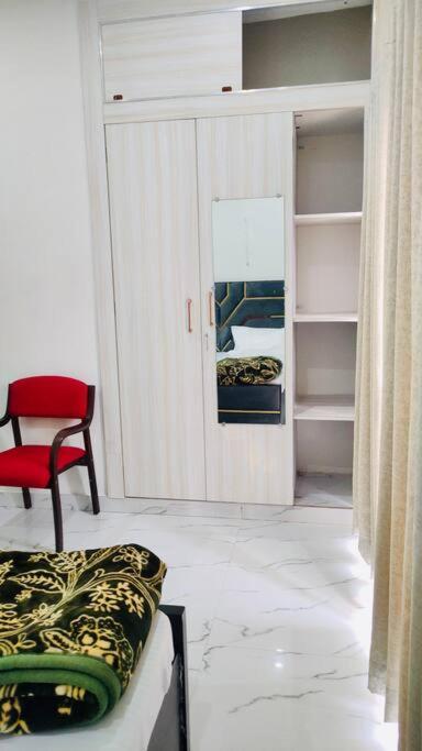 1 Bhk Flat At Kanti With Free Breakfast Near Assi Ghat And Temples -201 Varanasi