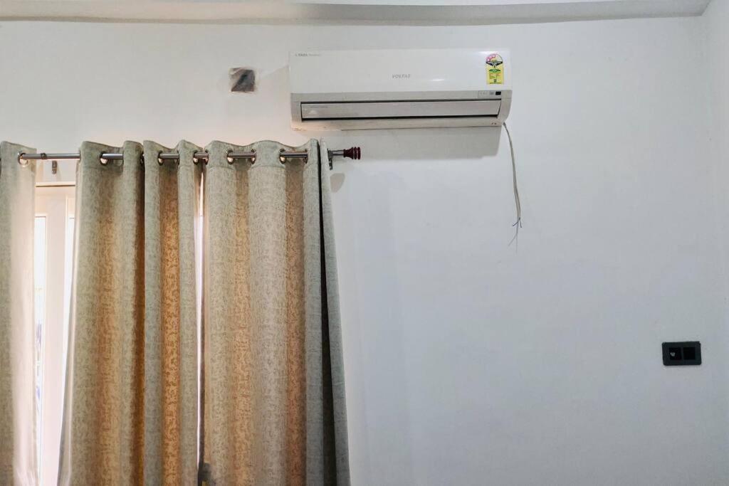 Apartment 1 Bhk Flat At Kanti With Free Breakfast Near Assi Ghat And Temples -201
