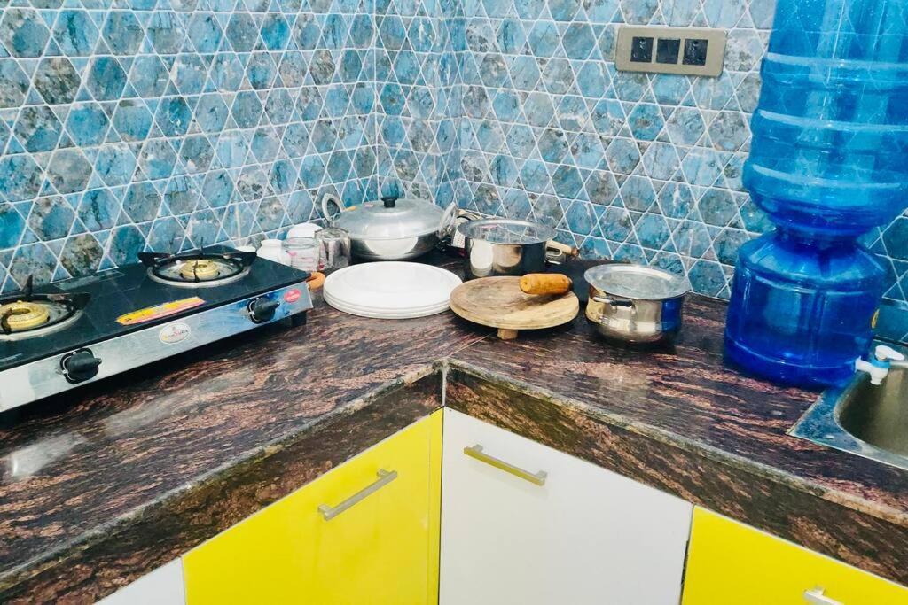 Apartment 1 Bhk Flat At Kanti With Free Breakfast Near Assi Ghat And Temples -201 *