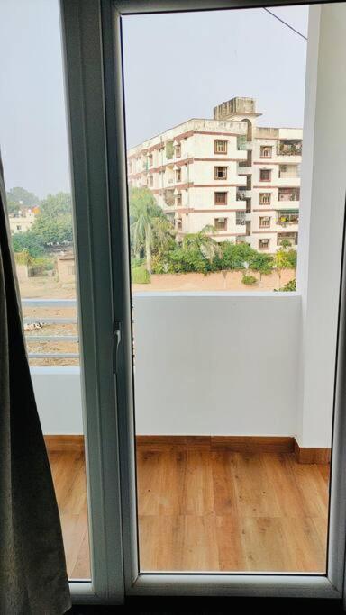 1 Bhk Flat At Kanti With Free Breakfast Near Assi Ghat And Temples -201