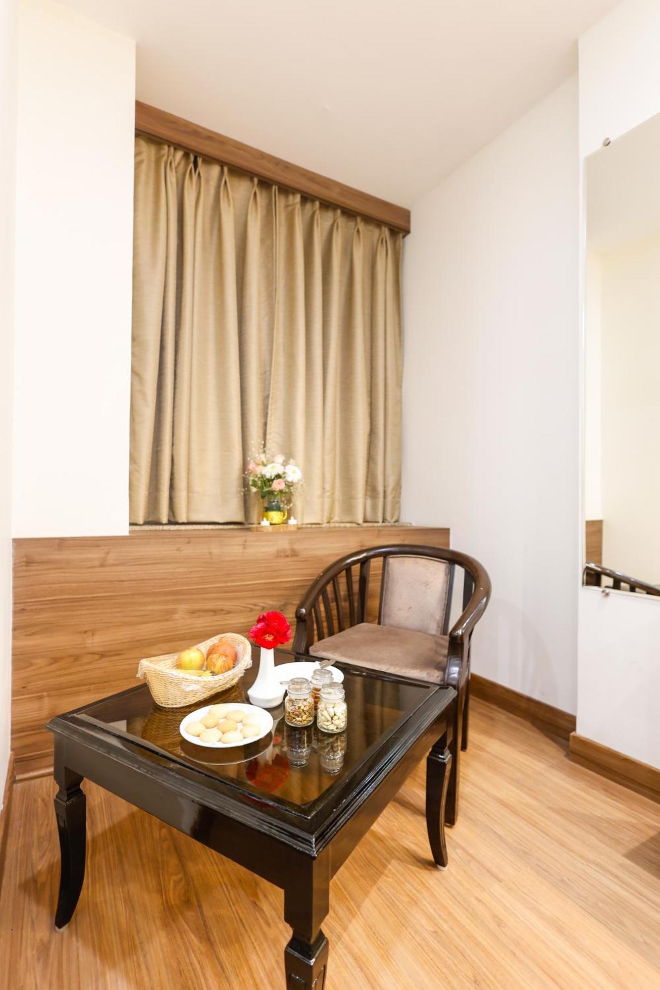 Dolphin International Hotel 3*