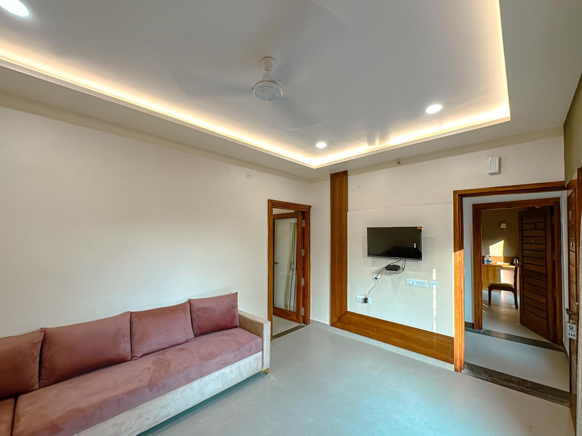 Hotel Ananda Kashi