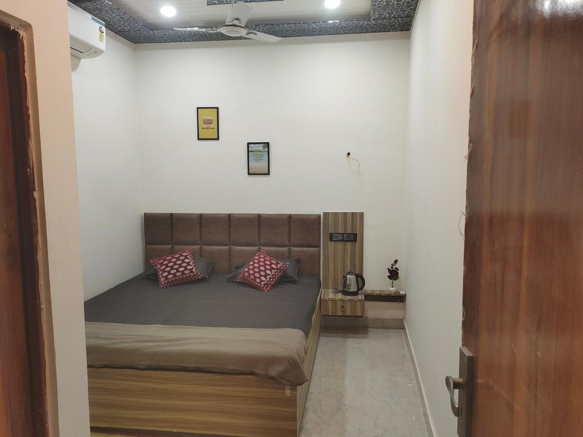 Banarasiya Close To Banaras Railway Station Homestay Varanasi