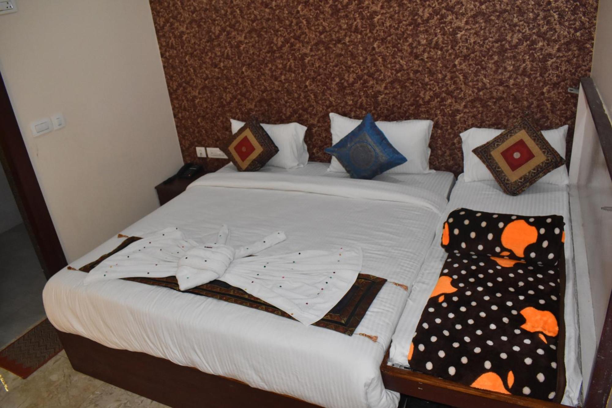 Hotel Sarnath International *