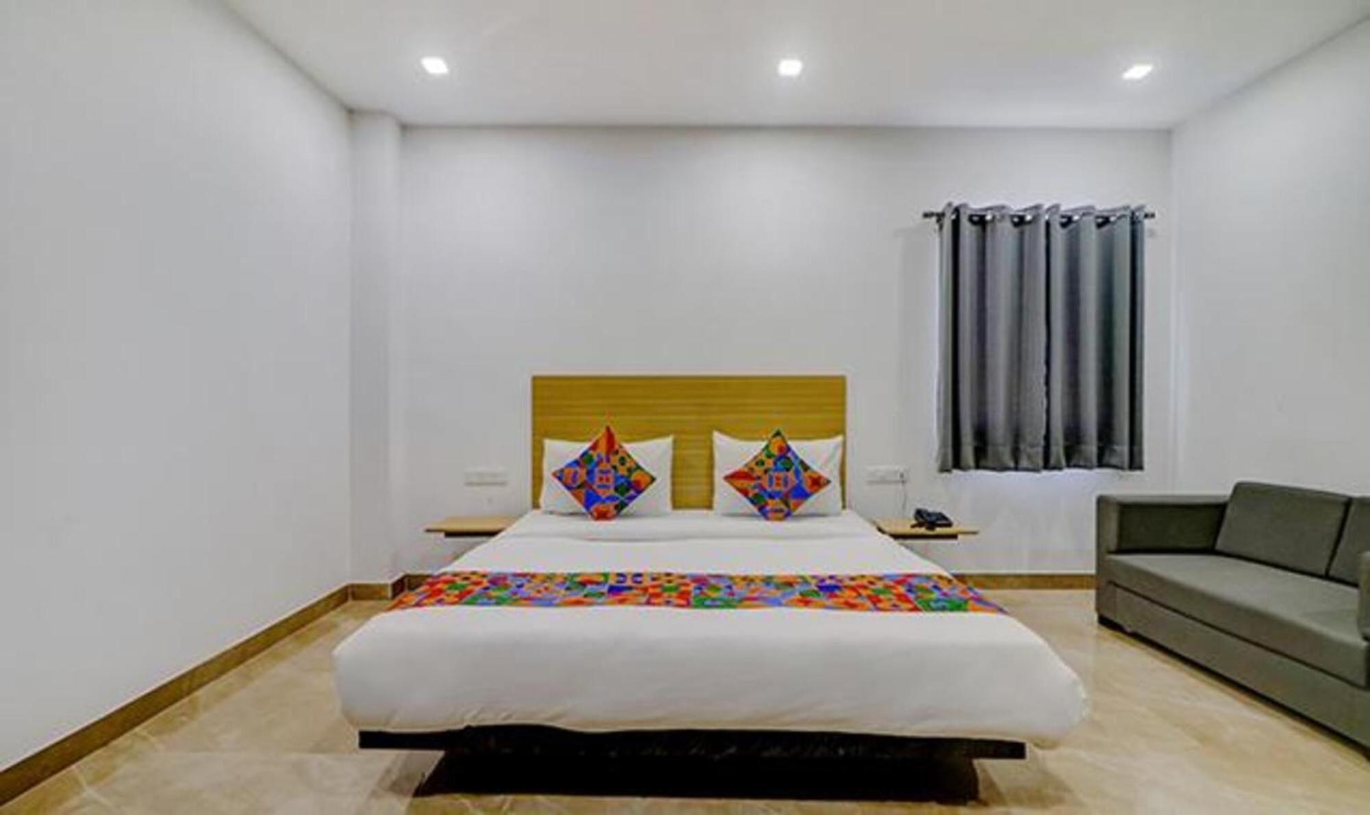 Hotel Fabhotel Premium Kashi 3*