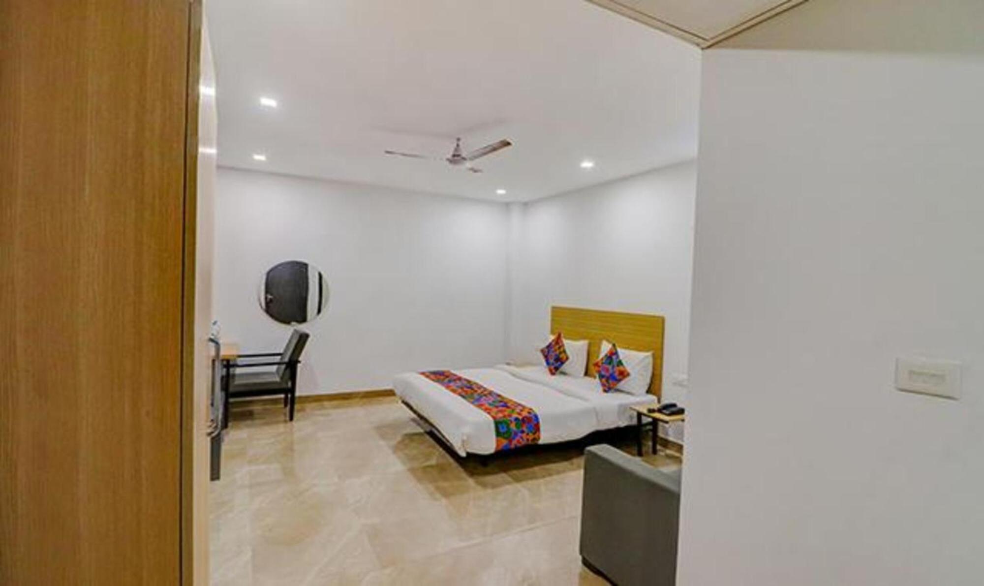Fabhotel Premium Kashi