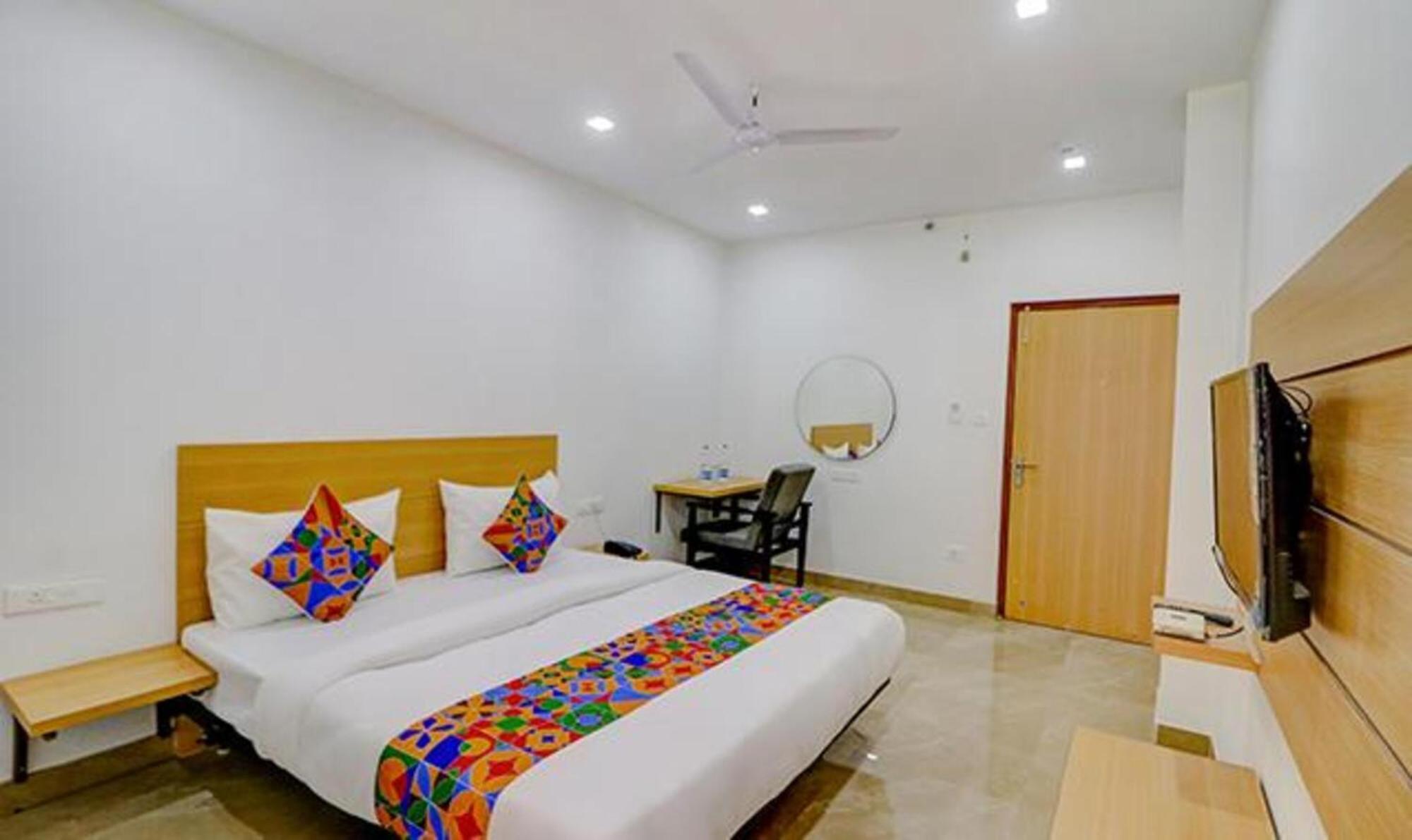 Hotel Fabhotel Premium Kashi
