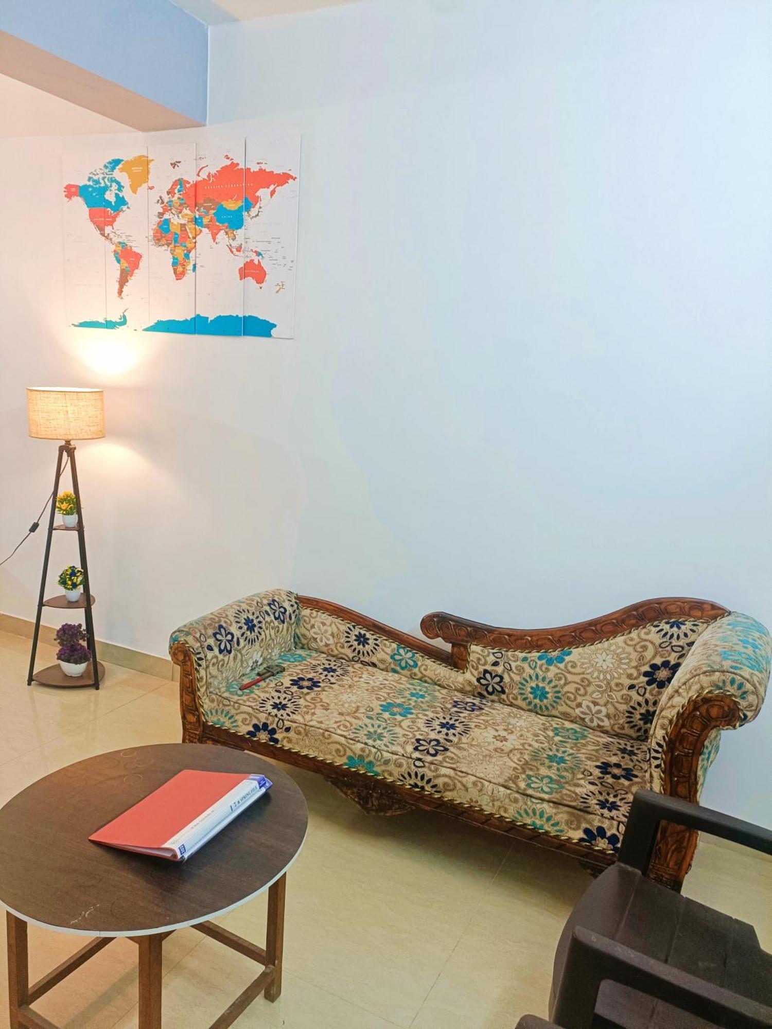 Pretty Garden View 3bhk Furnished Flat Near Kashi Vishwanath Temple Apartment