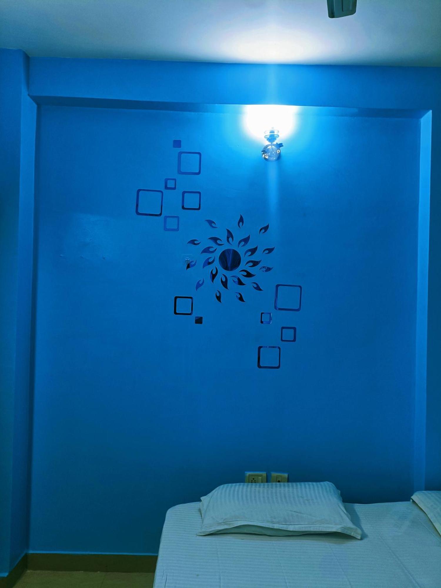 Pretty Garden View 3bhk Furnished Flat Near Kashi Vishwanath Temple Varanasi