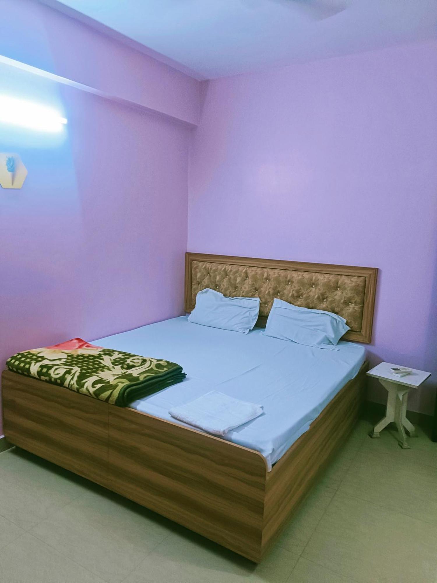 Apartment Pretty Garden View 3bhk Furnished Flat Near Kashi Vishwanath Temple