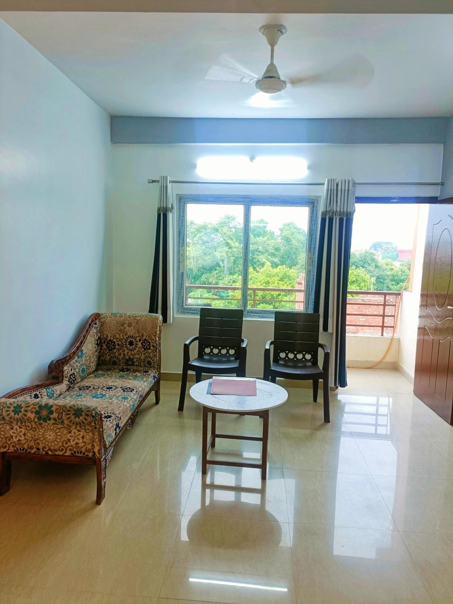 Pretty Garden View 3bhk Furnished Flat Near Kashi Vishwanath Temple