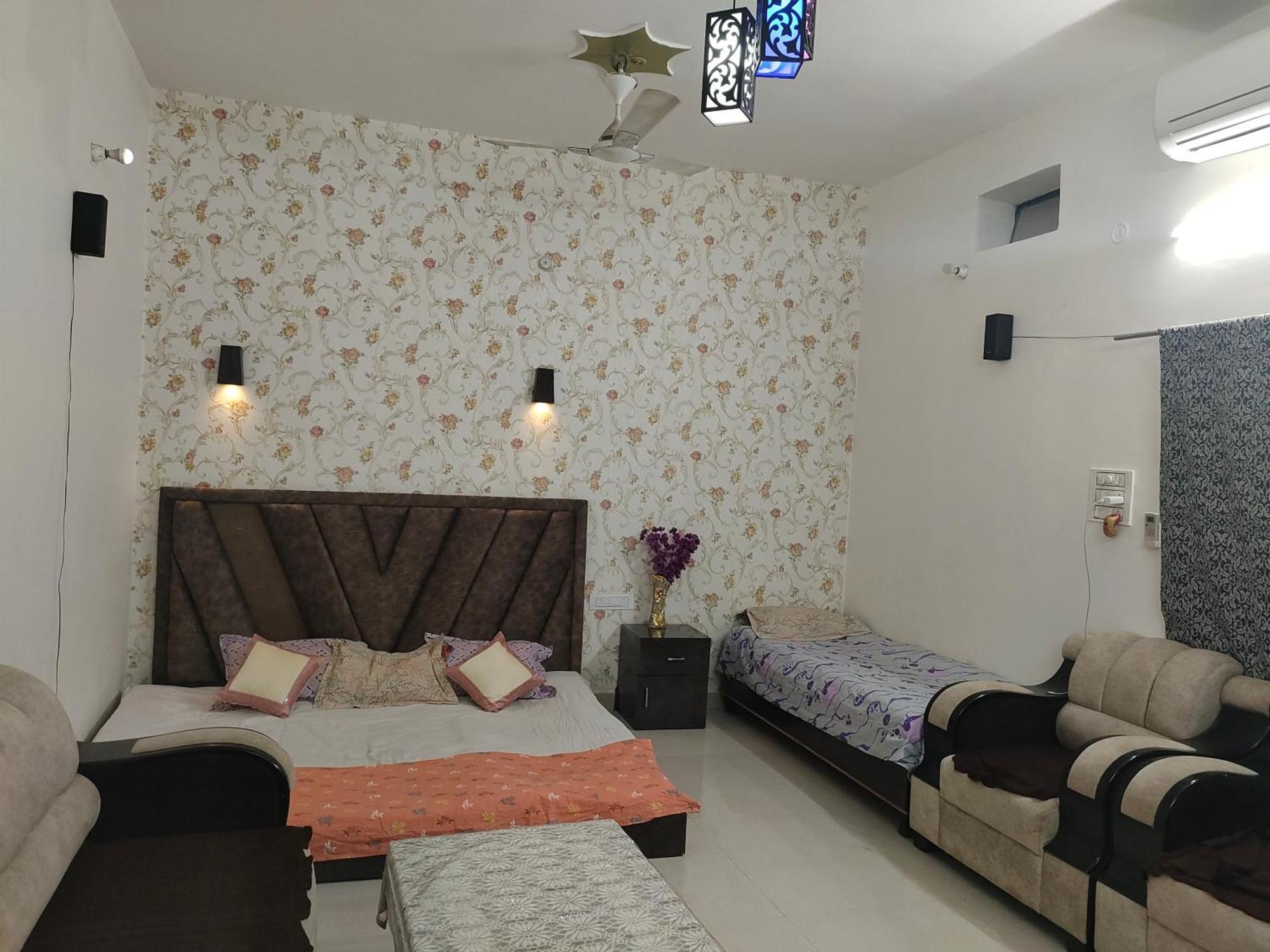 Homestay Banarasiya Close To Banaras Railway Station *
