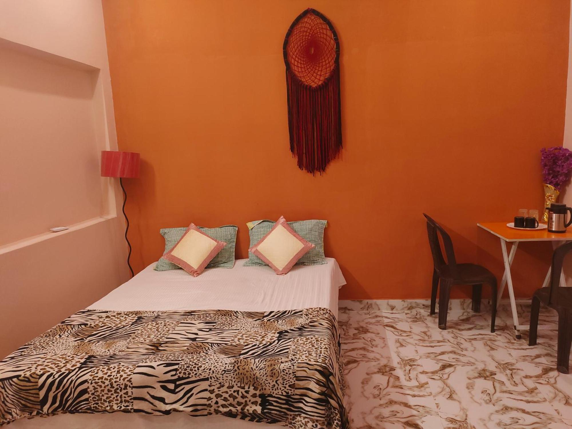 Banarasiya Close To Banaras Railway Station
