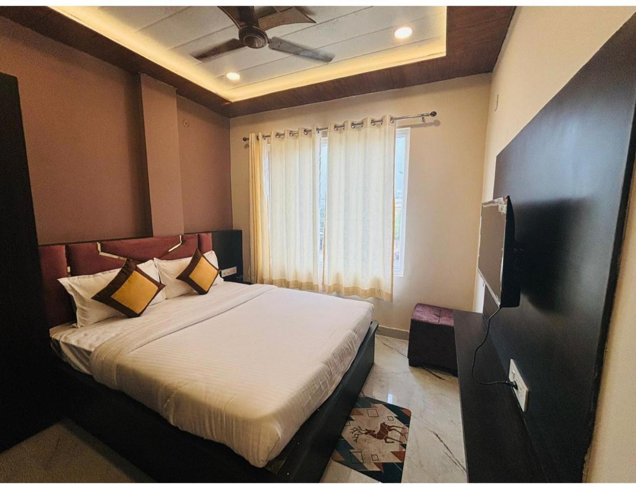 Imperial, Homestay *