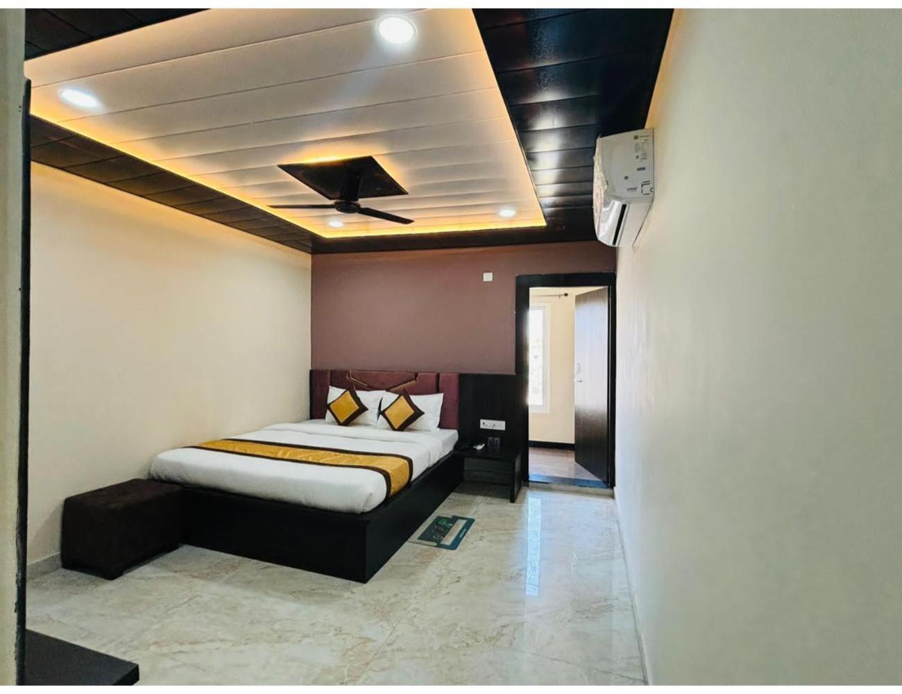 Imperial, Homestay