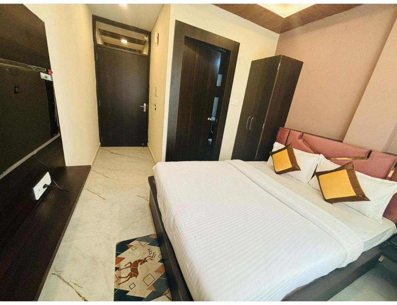 Imperial, Homestay