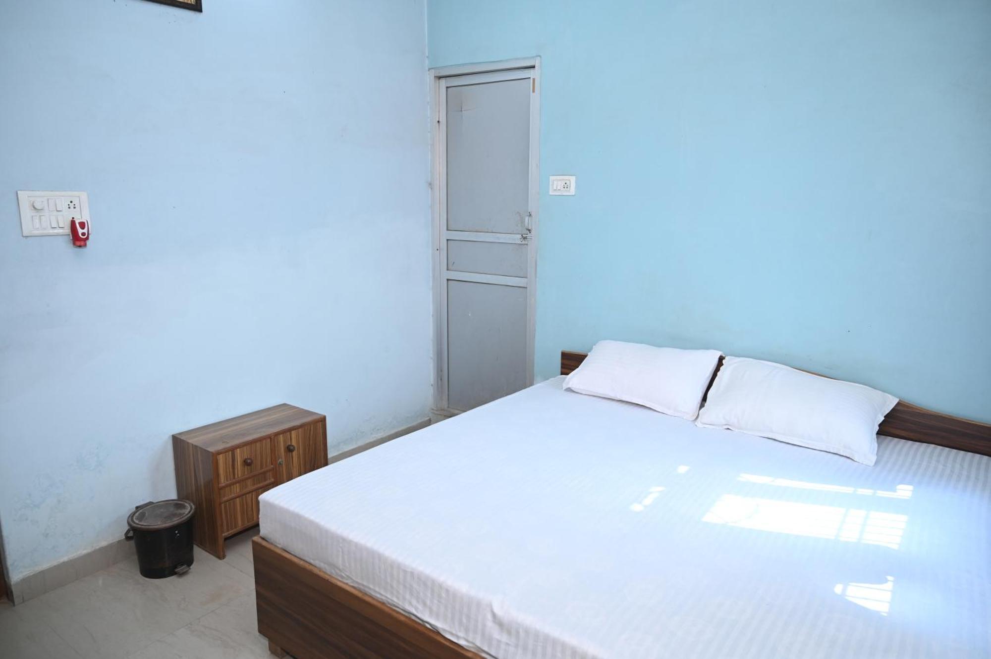 Mahamaya Paying Hotel 3*