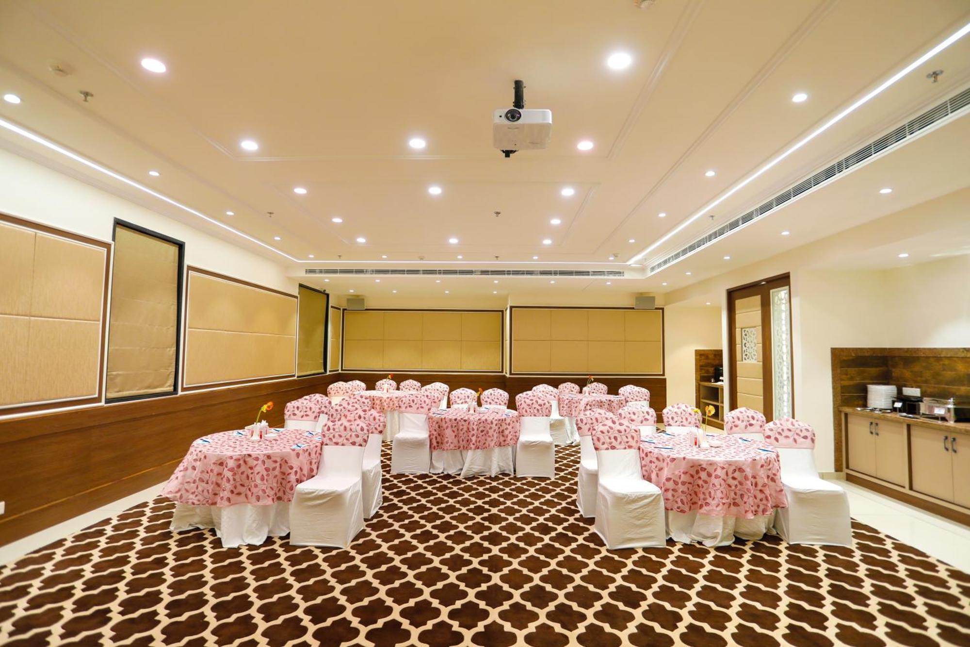 Dolphin International Hotel Varanasi