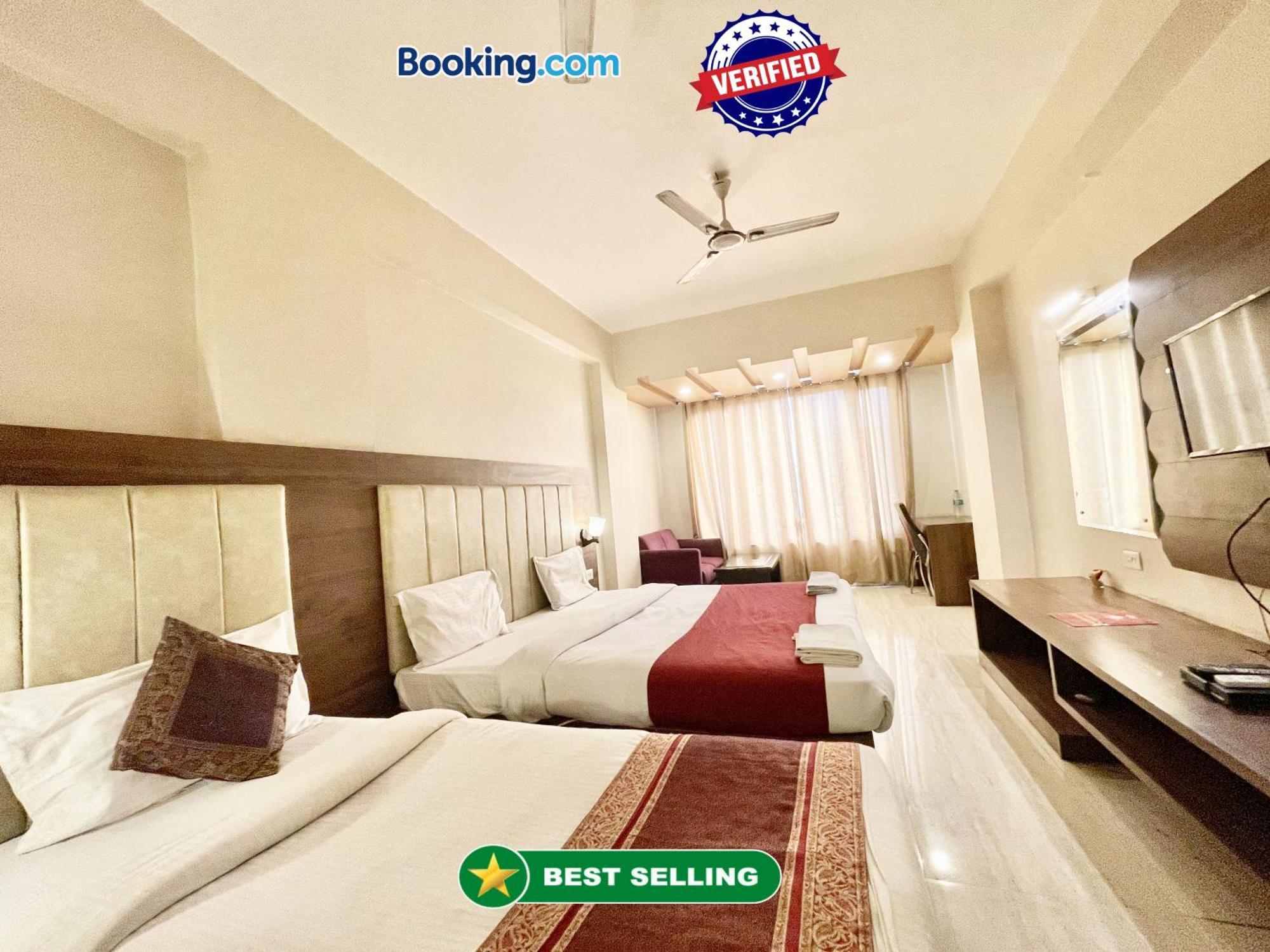 Rudraksh ! !fully-air-conditioned At Prime Location With Parking Availability, Near Kashi Vishwanath Temple, And Ganga Ghat 2 Hotel 4*