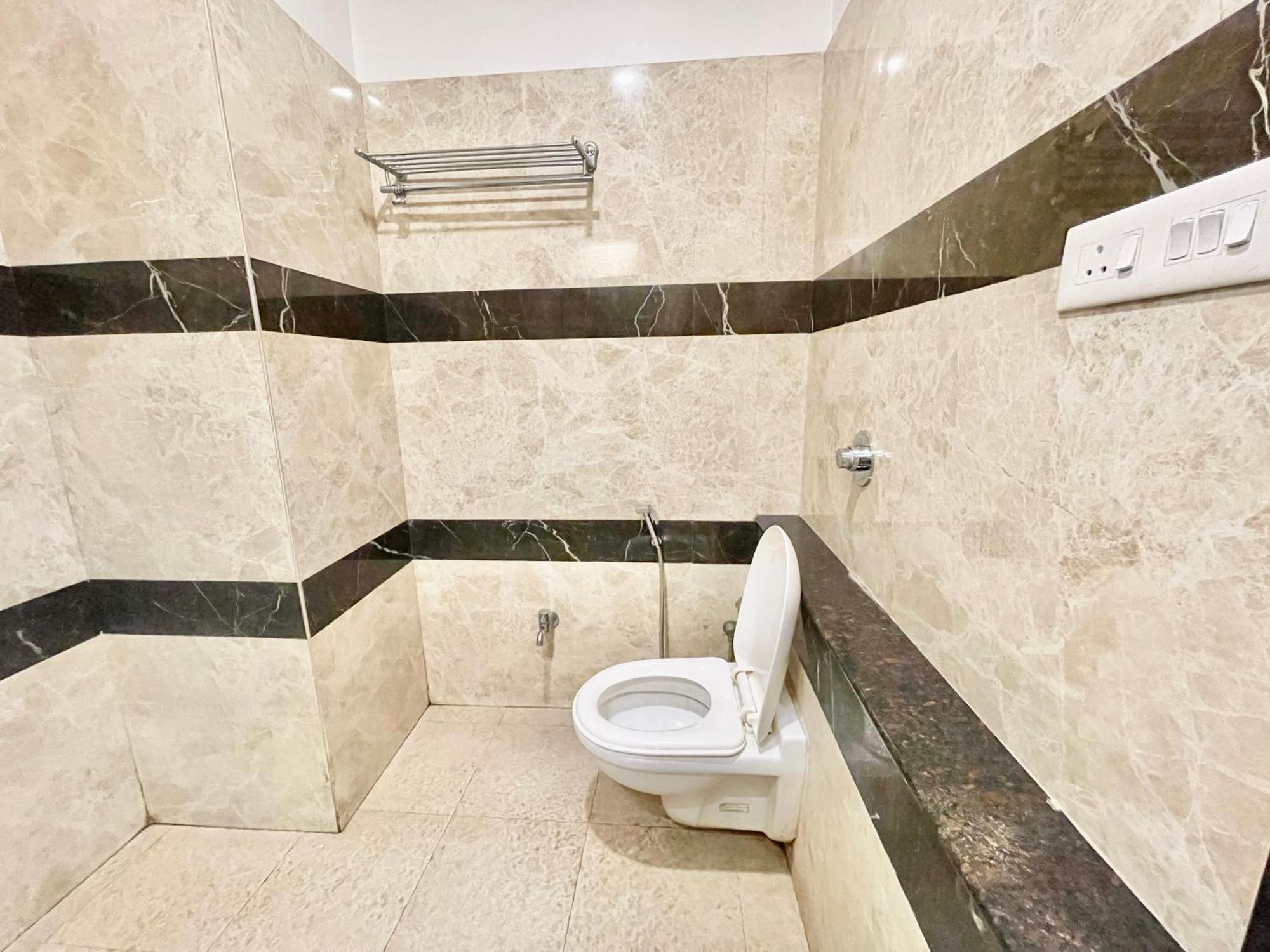 Rudraksh ! !fully-air-conditioned At Prime Location With Parking Availability, Near Kashi Vishwanath Temple, And Ganga Ghat 2