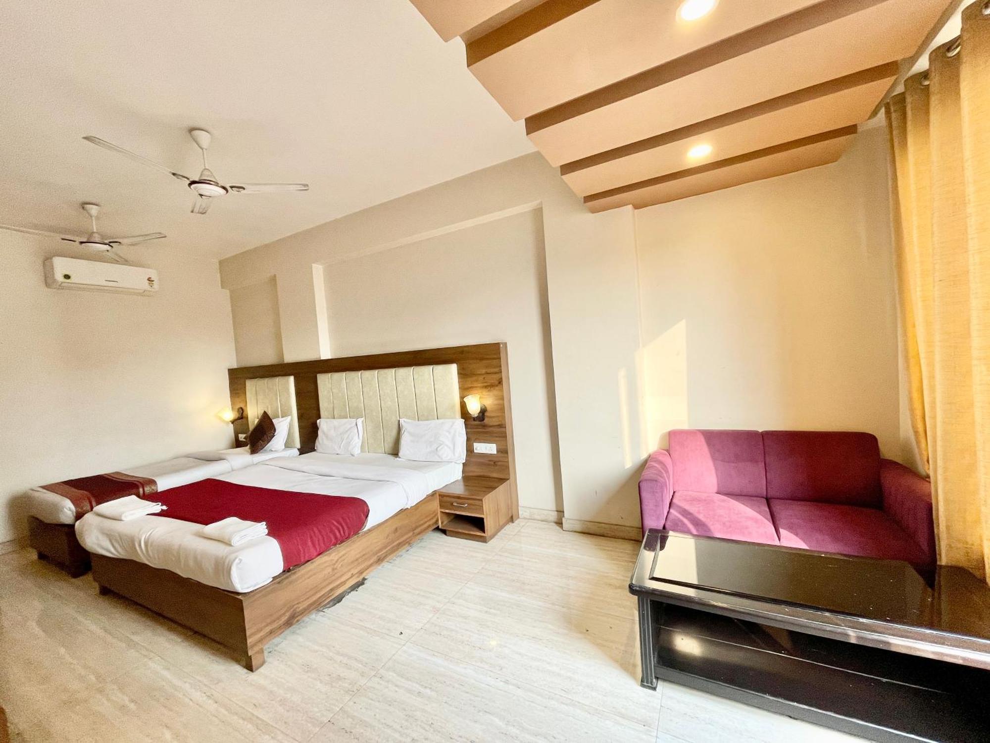 Rudraksh ! !fully-air-conditioned At Prime Location With Parking Availability, Near Kashi Vishwanath Temple, And Ganga Ghat 2 Hotel 4*