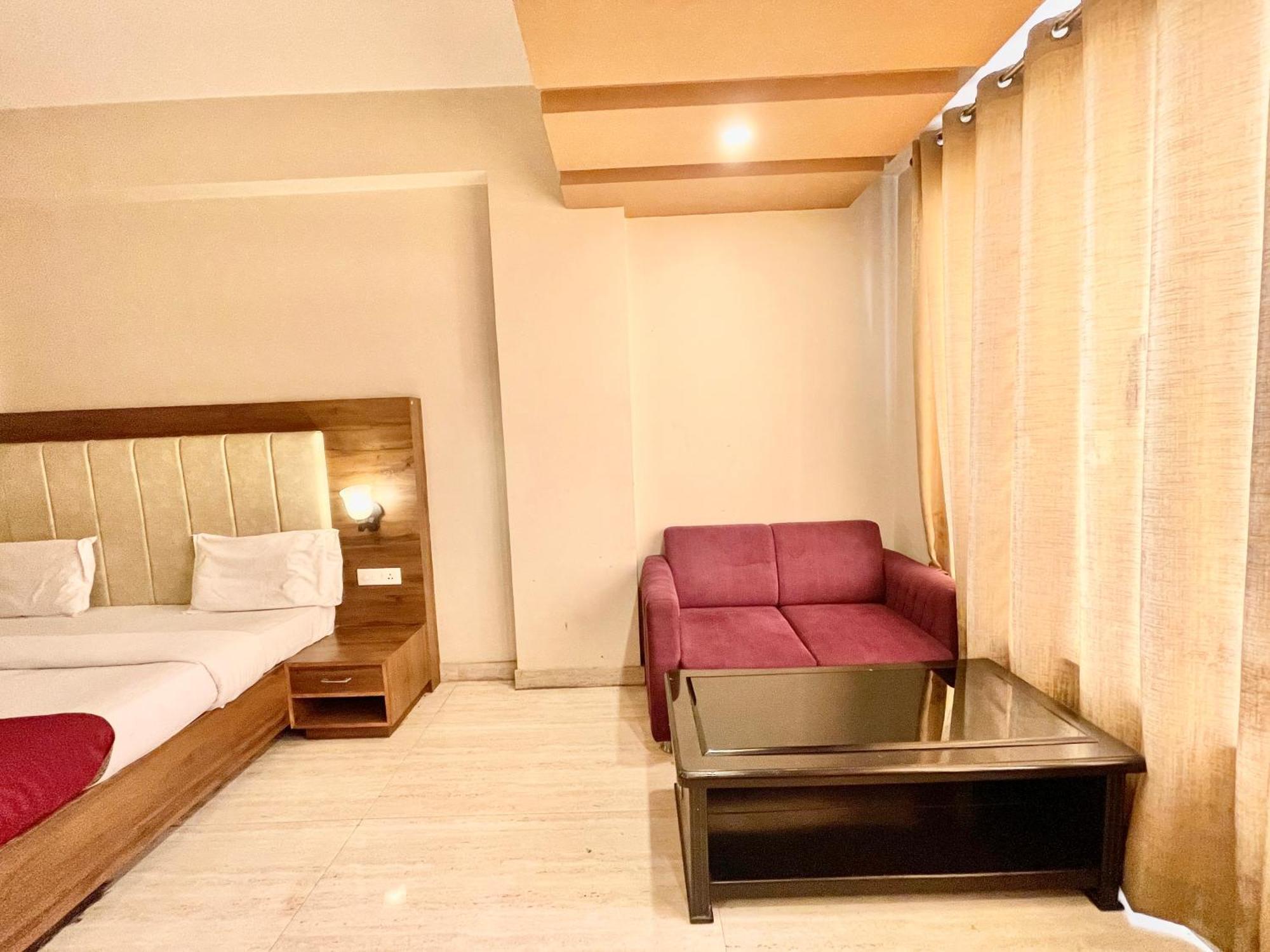 Rudraksh ! !fully-air-conditioned At Prime Location With Parking Availability, Near Kashi Vishwanath Temple, And Ganga Ghat 2 Hotel Varanasi